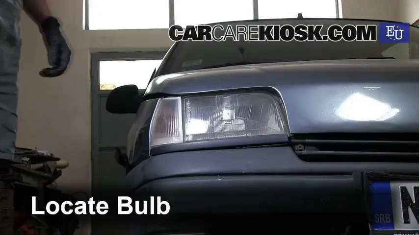 1992 Renault Clio RT 1.4L 4 Cyl. Luces Faro delantero (reemplazar foco)